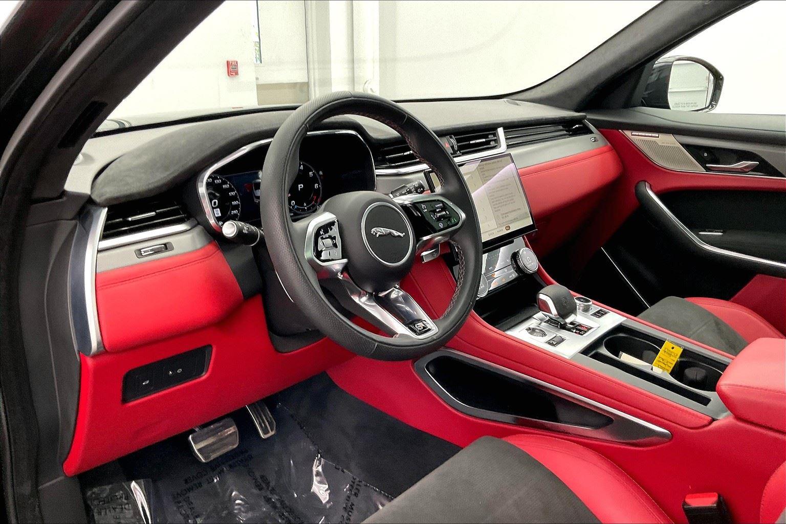 2023 Jaguar F-PACE SVR photo 8
