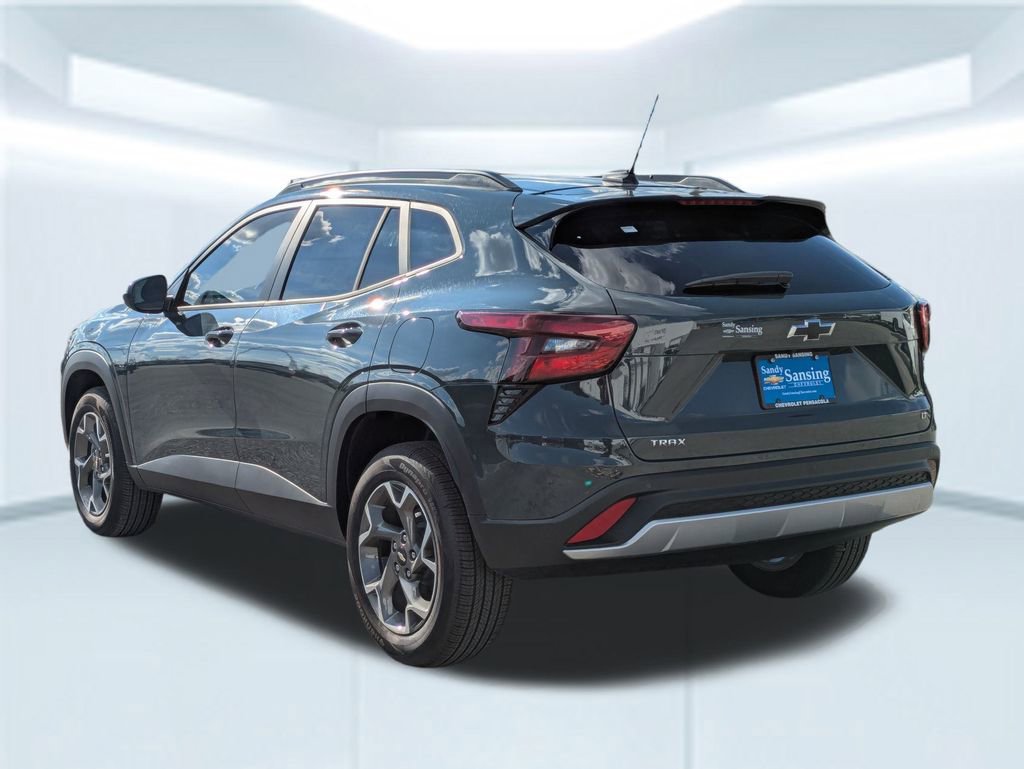 2025 Chevrolet Trax LT photo 3