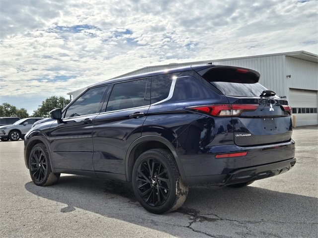 2022 Mitsubishi Outlander Black Edition photo 3