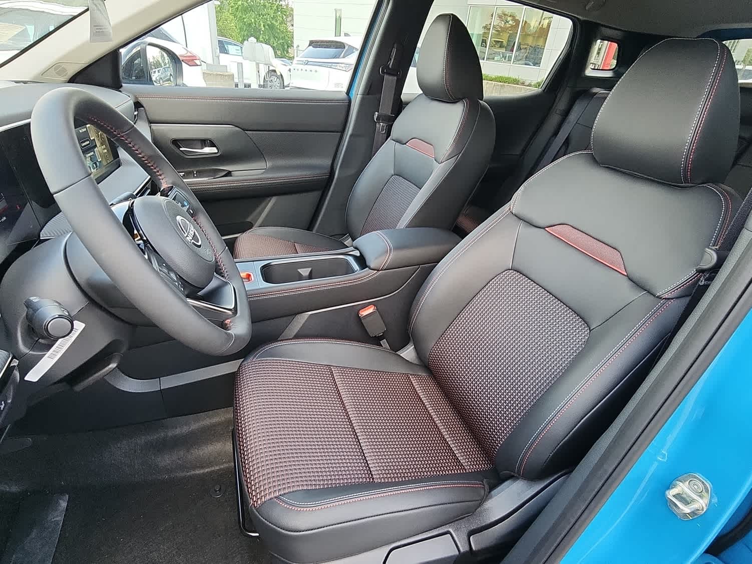 2025 Nissan Kicks SR photo 10