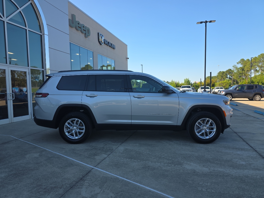 2025 Jeep Grand Cherokee Laredo photo 10