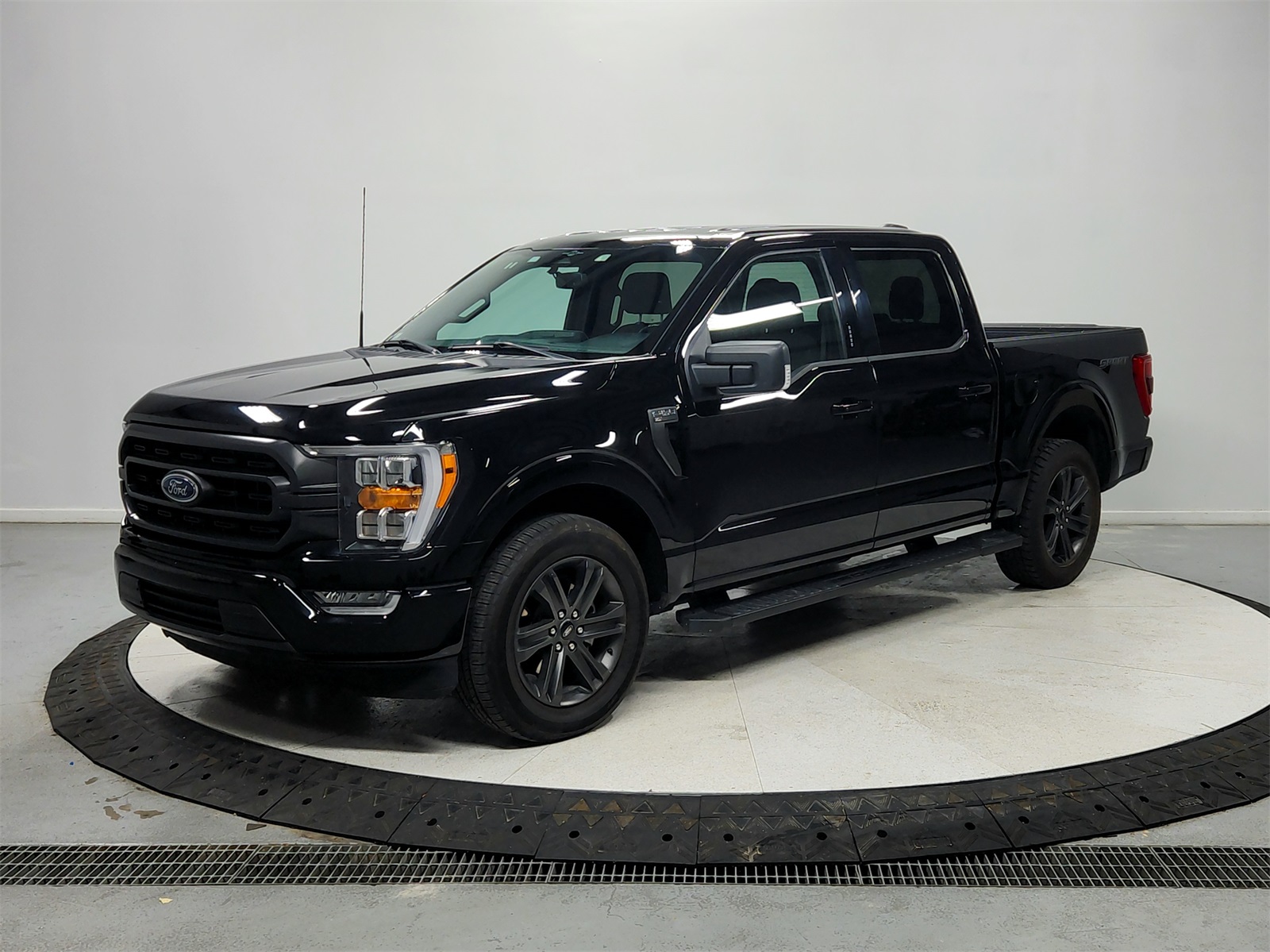 2023 Ford F-150 XLT photo 3