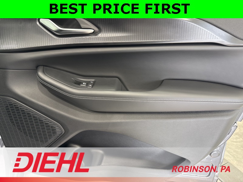 2025 Jeep Grand Cherokee Laredo photo 13