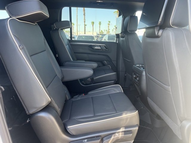 2025 Chevrolet Suburban Premier photo 19