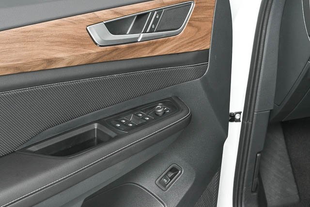 2025 Volkswagen Atlas SE Technology photo 5