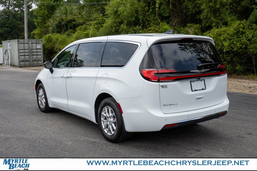 2026 Chrysler Pacifica photo 4