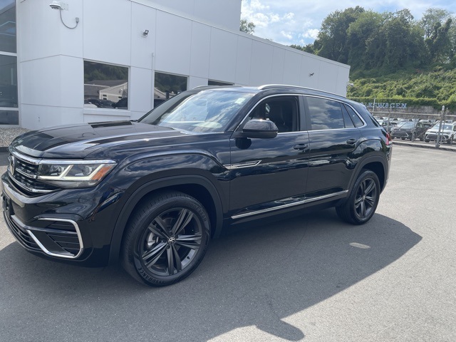 2022 Volkswagen Atlas Cross Sport SEL R-Line photo 2
