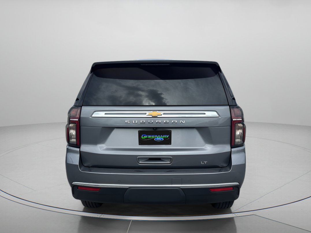 2021 Chevrolet Suburban LT photo 4
