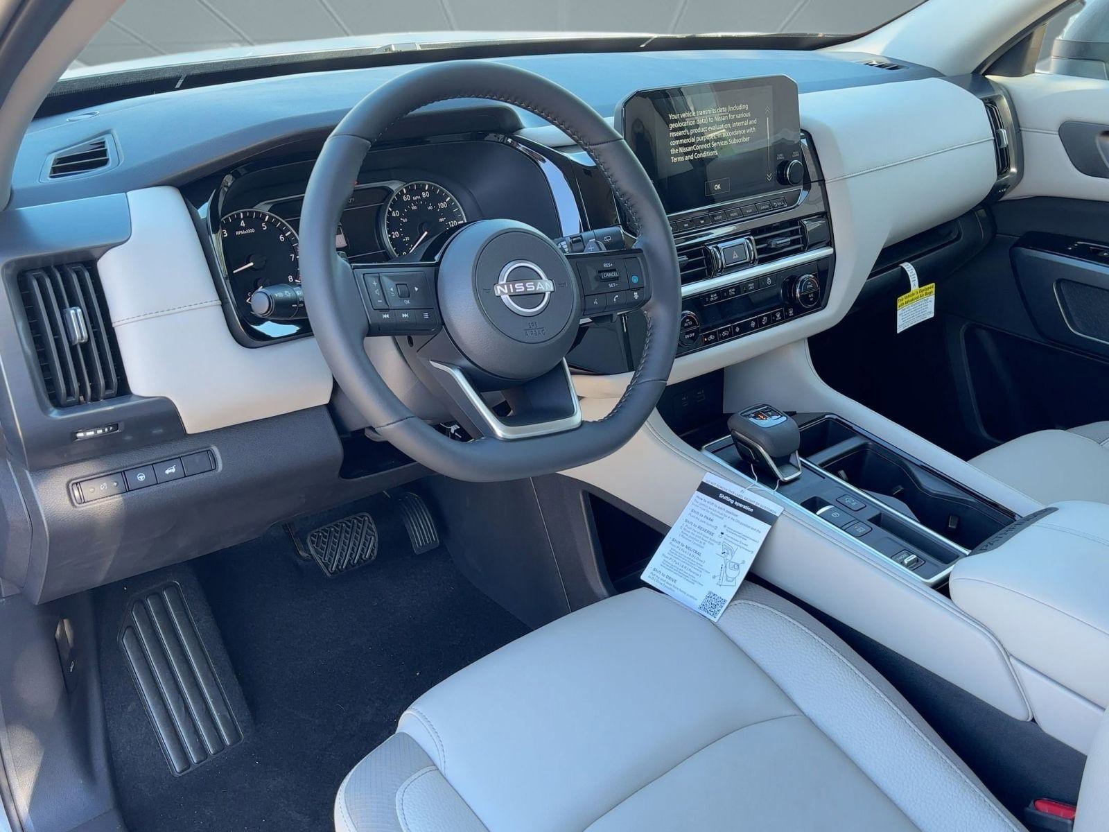 2025 Nissan Pathfinder SL photo 4