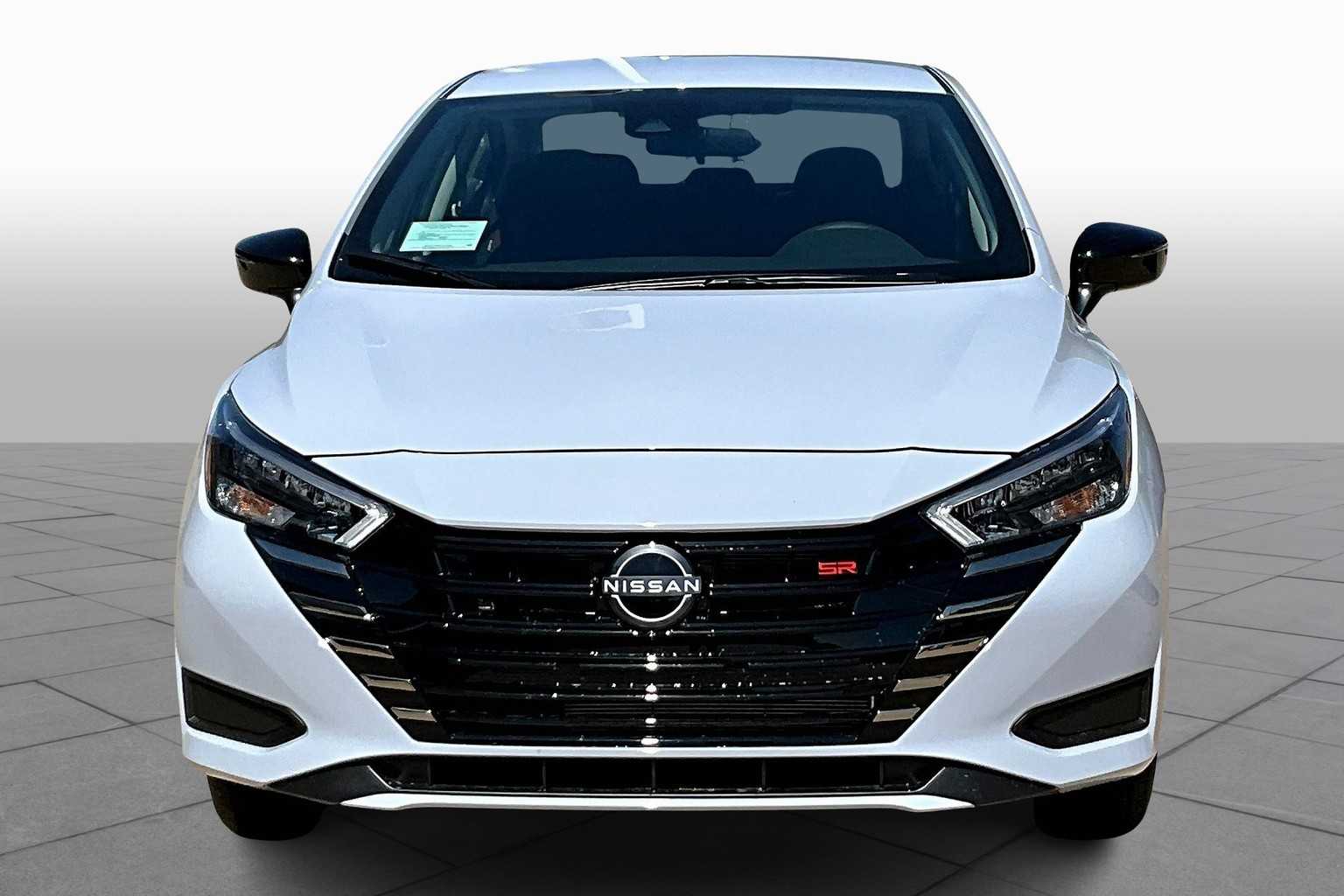 2025 Nissan Versa SR photo 3