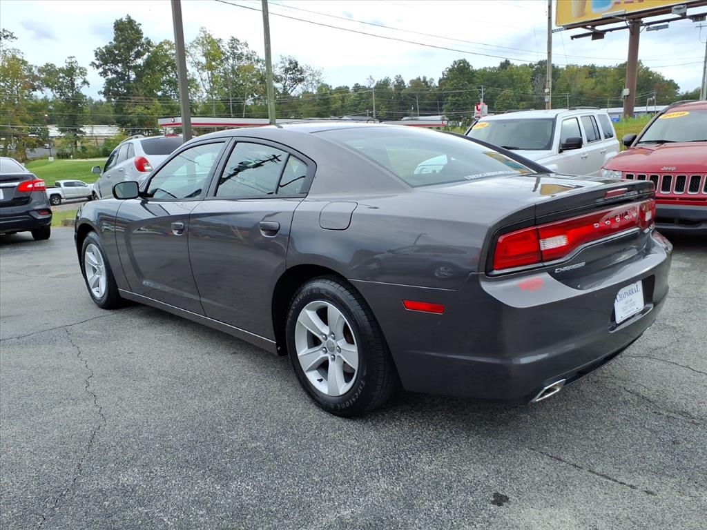 2014 Dodge Charger SE photo 2