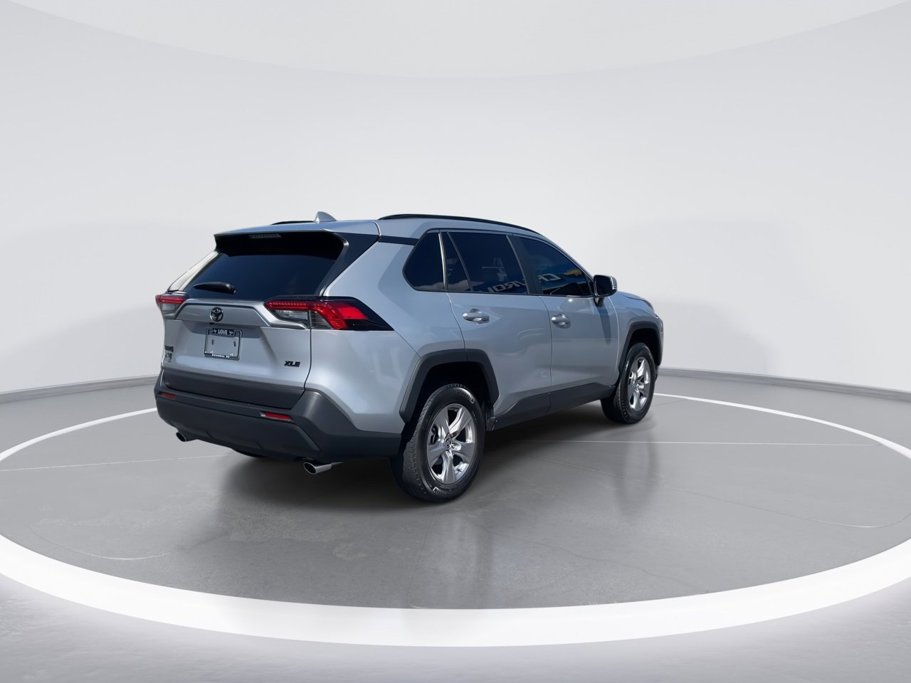 2022 Toyota RAV4 XLE photo 2