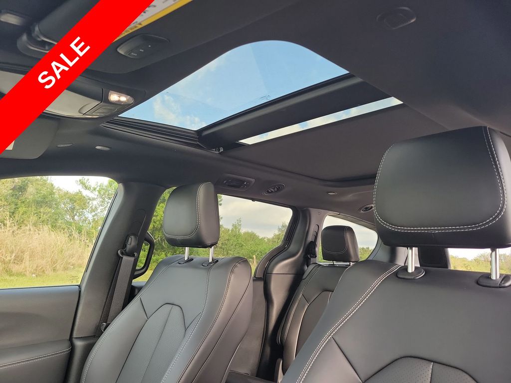 2025 Chrysler Pacifica photo 29