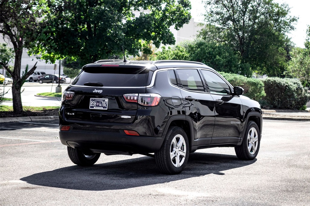 2024 Jeep Compass Latitude photo 4
