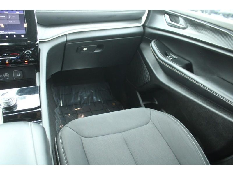 2023 Jeep Grand Cherokee Laredo photo 15