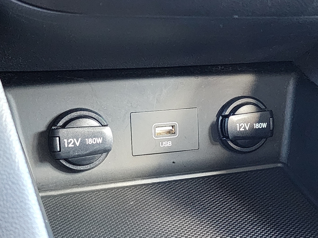 2021 Hyundai Ioniq Plug-In Hybrid SE photo 10