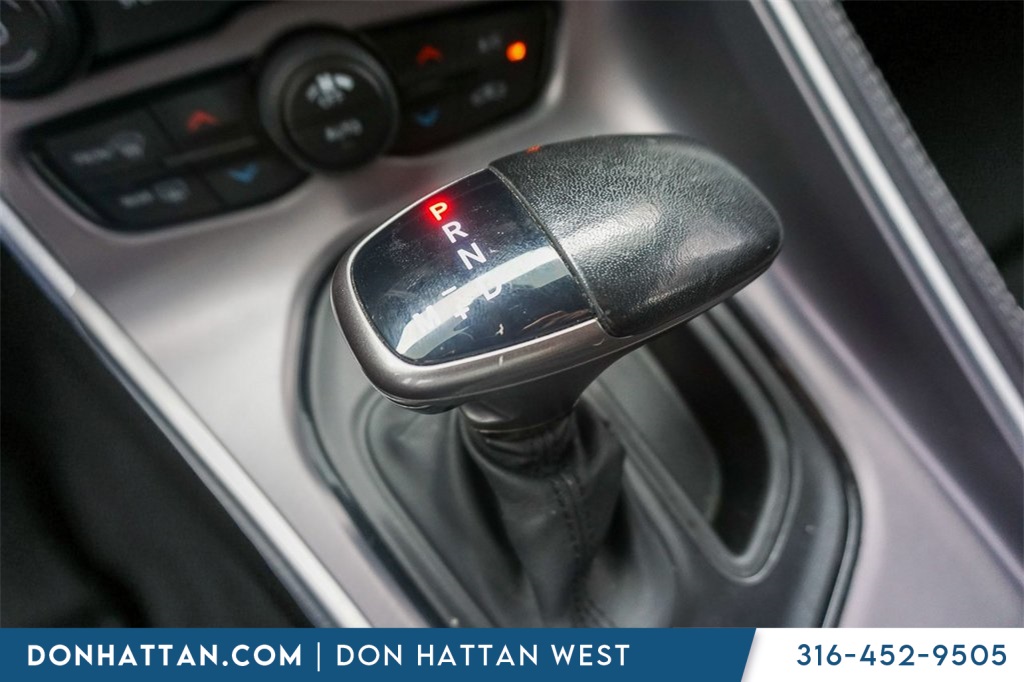 2019 Dodge Challenger SXT photo 9