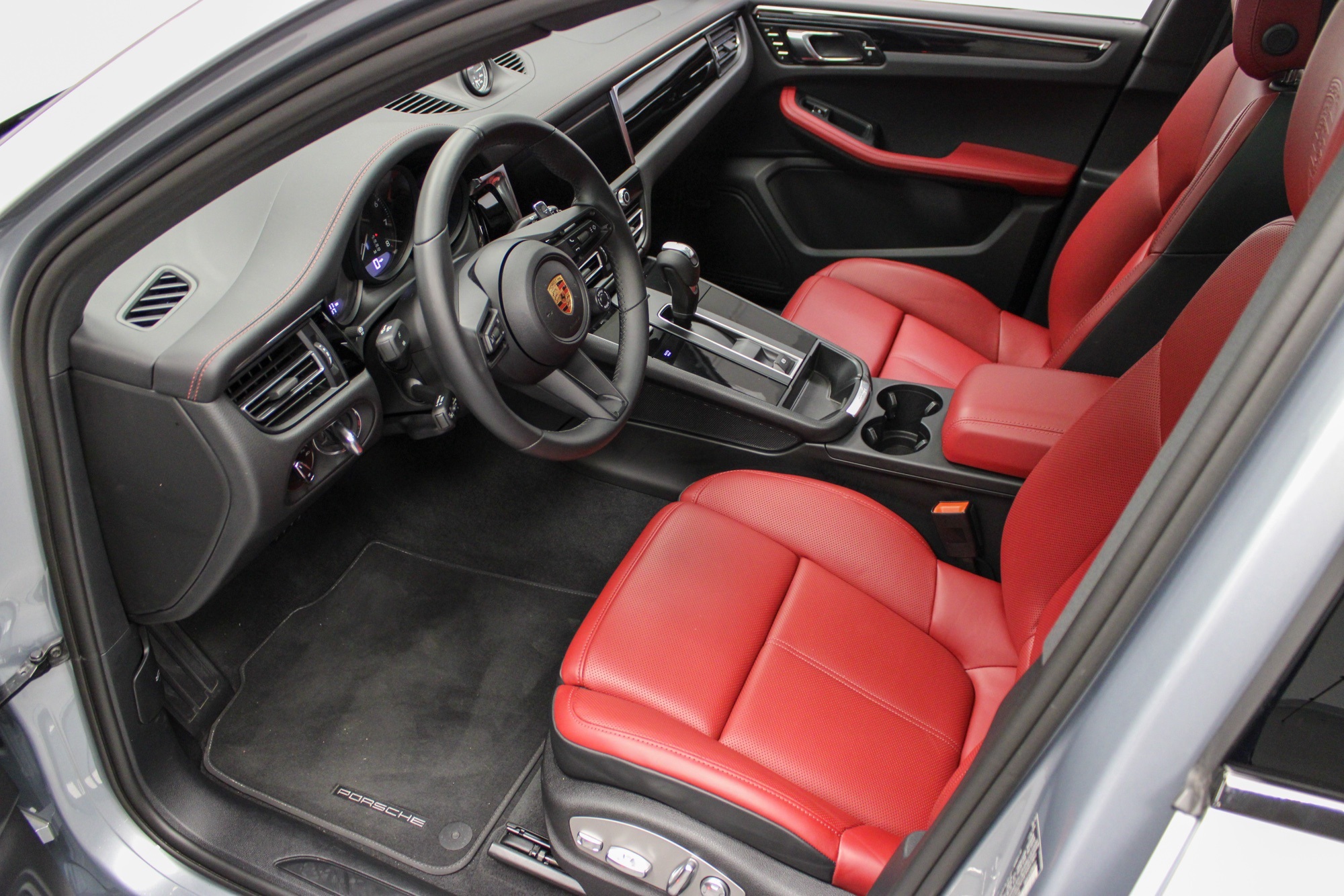2025 Porsche Macan Base photo 5