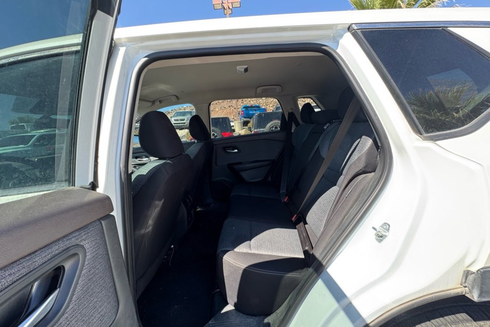 2023 Nissan Rogue SV photo 9