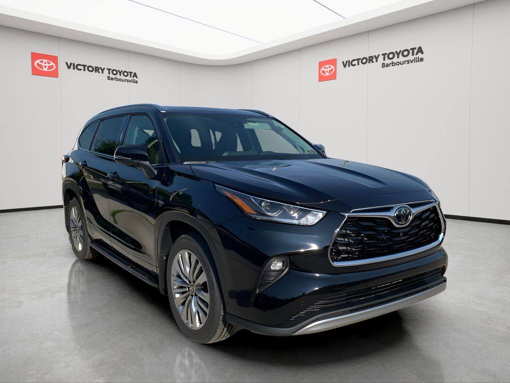 2025 Toyota Highlander Platinum's photo