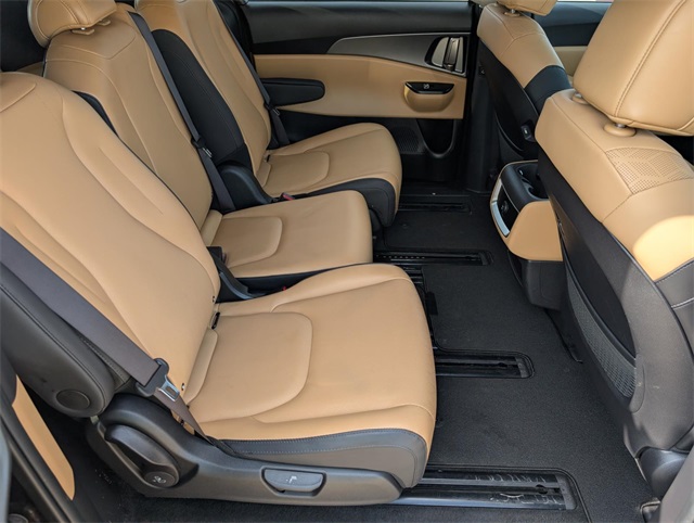2024 Kia Carnival LX photo 30