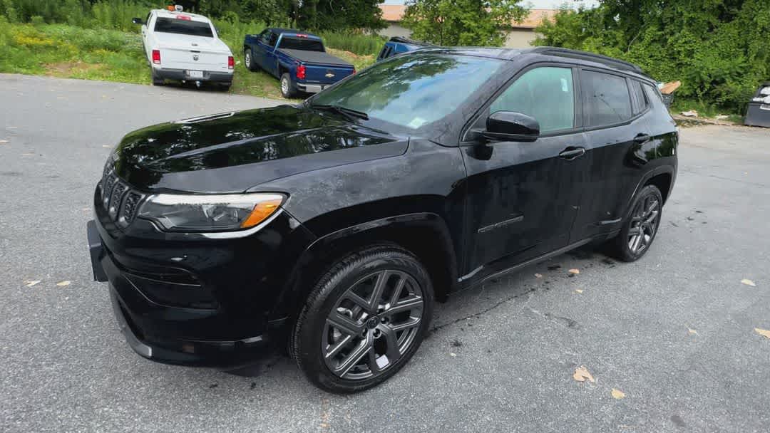 2025 Jeep Compass Limited photo 3