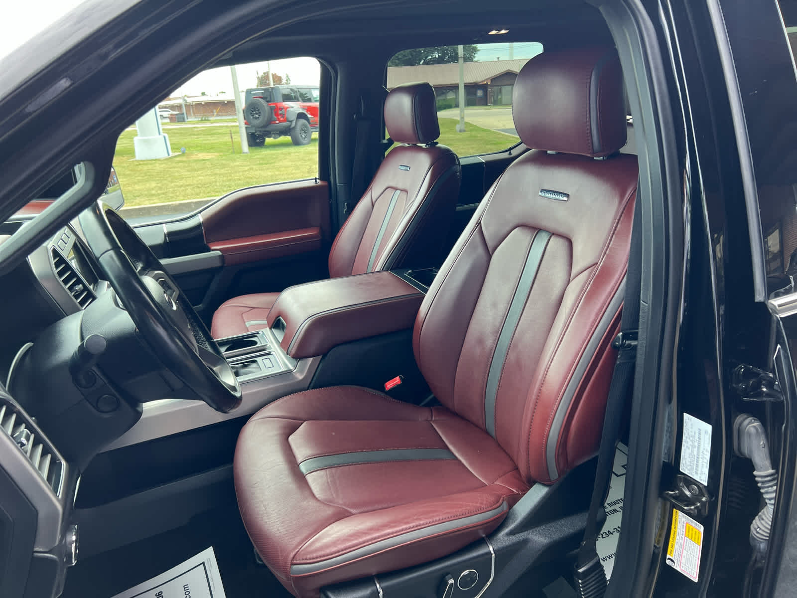 2018 Ford F-150 Platinum photo 13