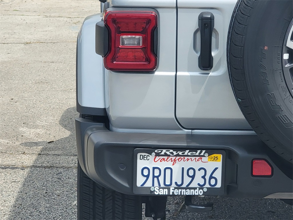 2024 Jeep Wrangler Sahara photo 6