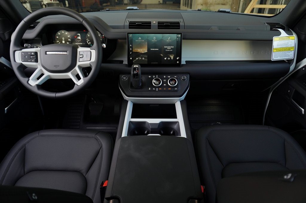 2025 LAND ROVER DEFENDER - Image 9