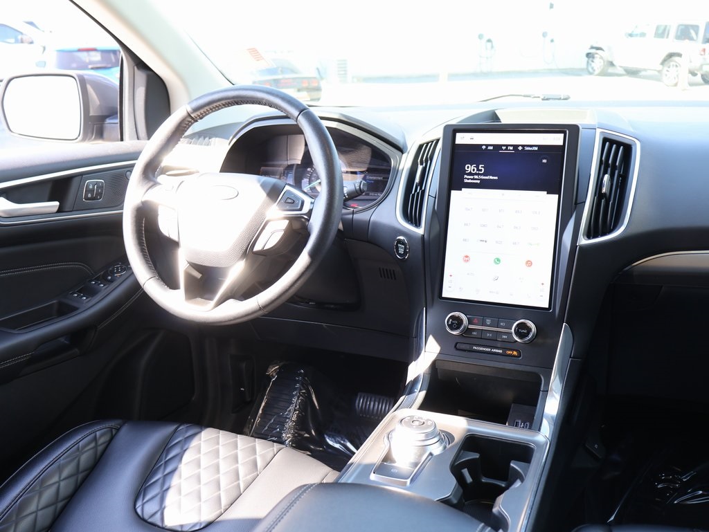 2024 Ford Edge Titanium photo 13