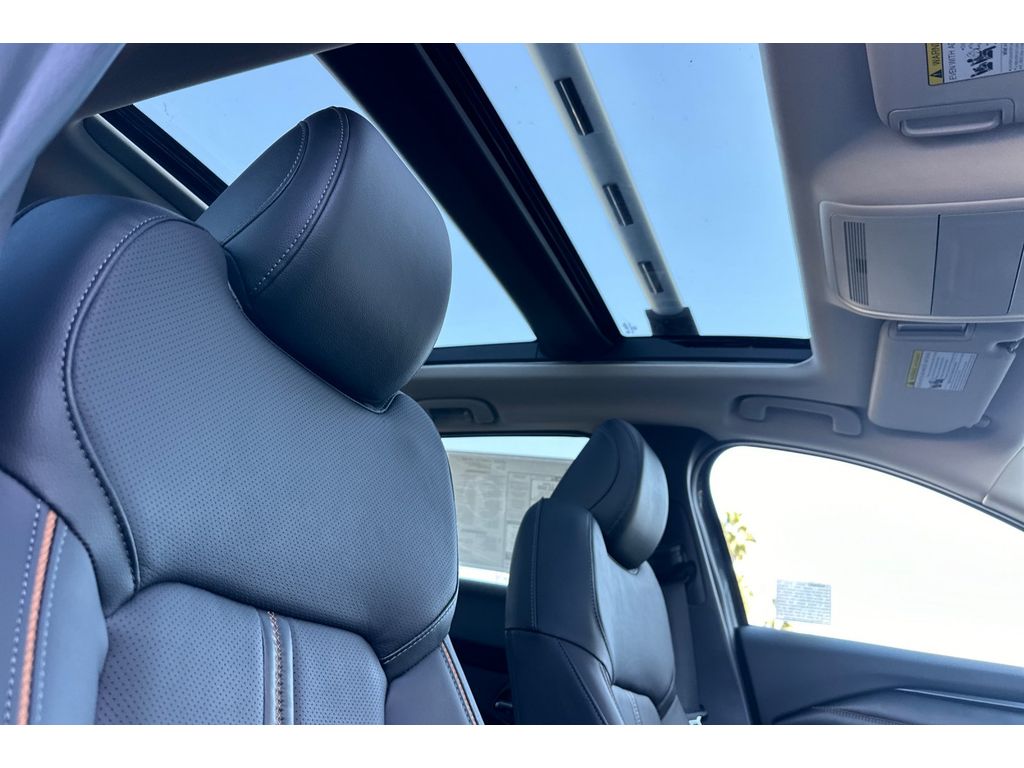 2025 Mazda CX-50 Premium Plus photo 11