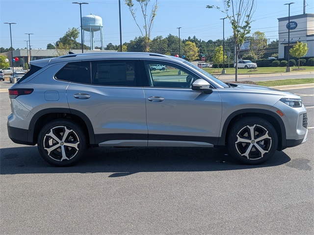 2025 Volkswagen Tiguan SE photo 2