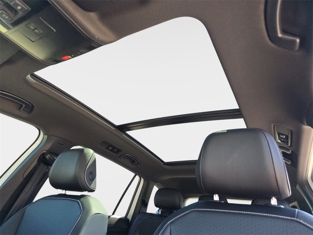 2022 Volkswagen Tiguan SE R-Line Black photo 28