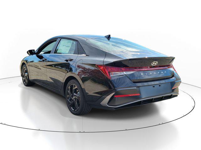 2026 Hyundai Elantra SEL Sport photo 3