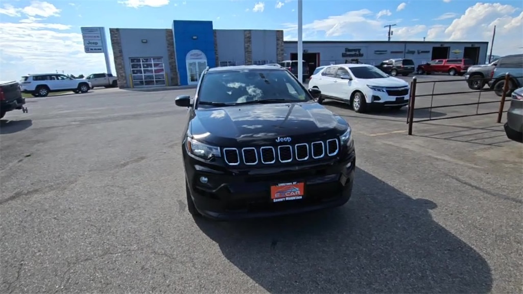 2025 Jeep Compass Latitude photo 3