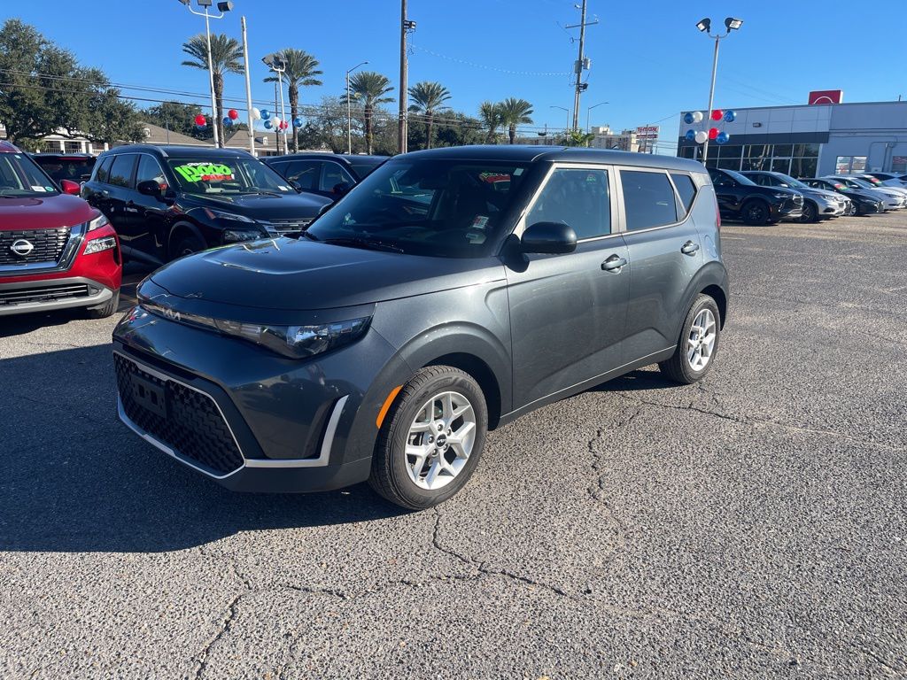 2024 Kia Soul LX's photo