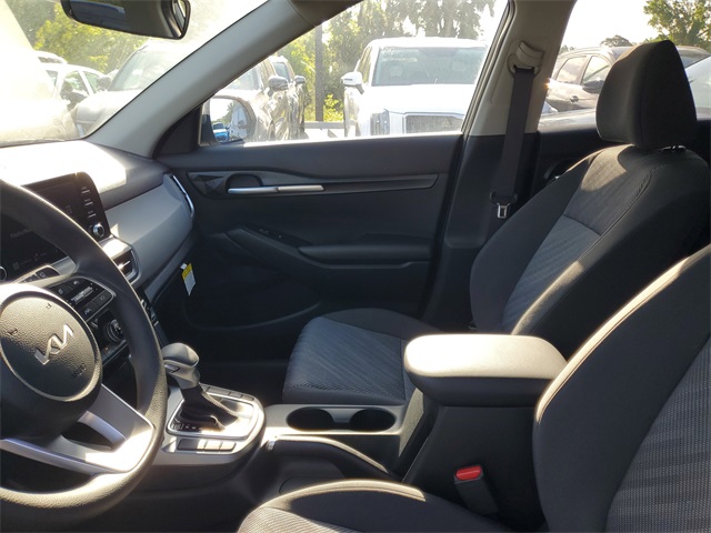 2025 Kia Seltos LX photo 9