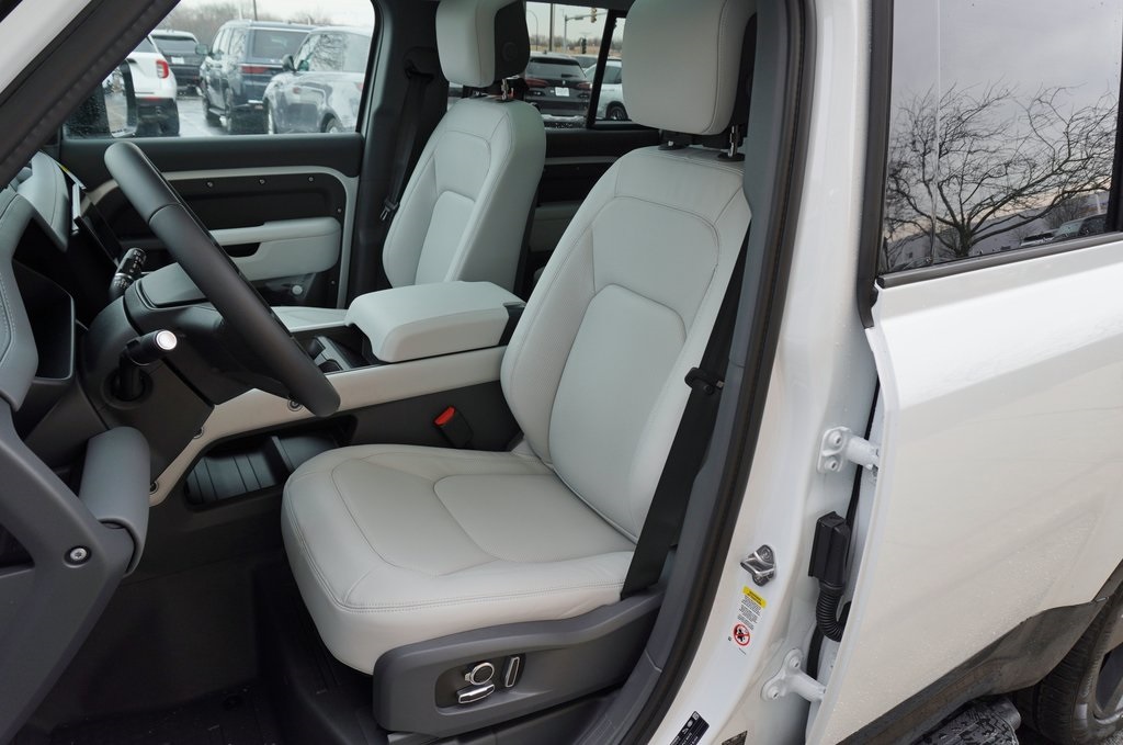 2026 LAND ROVER DEFENDER - Image 13