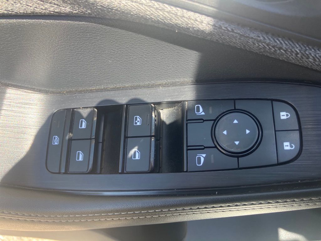2023 Nissan Rogue SV photo 6