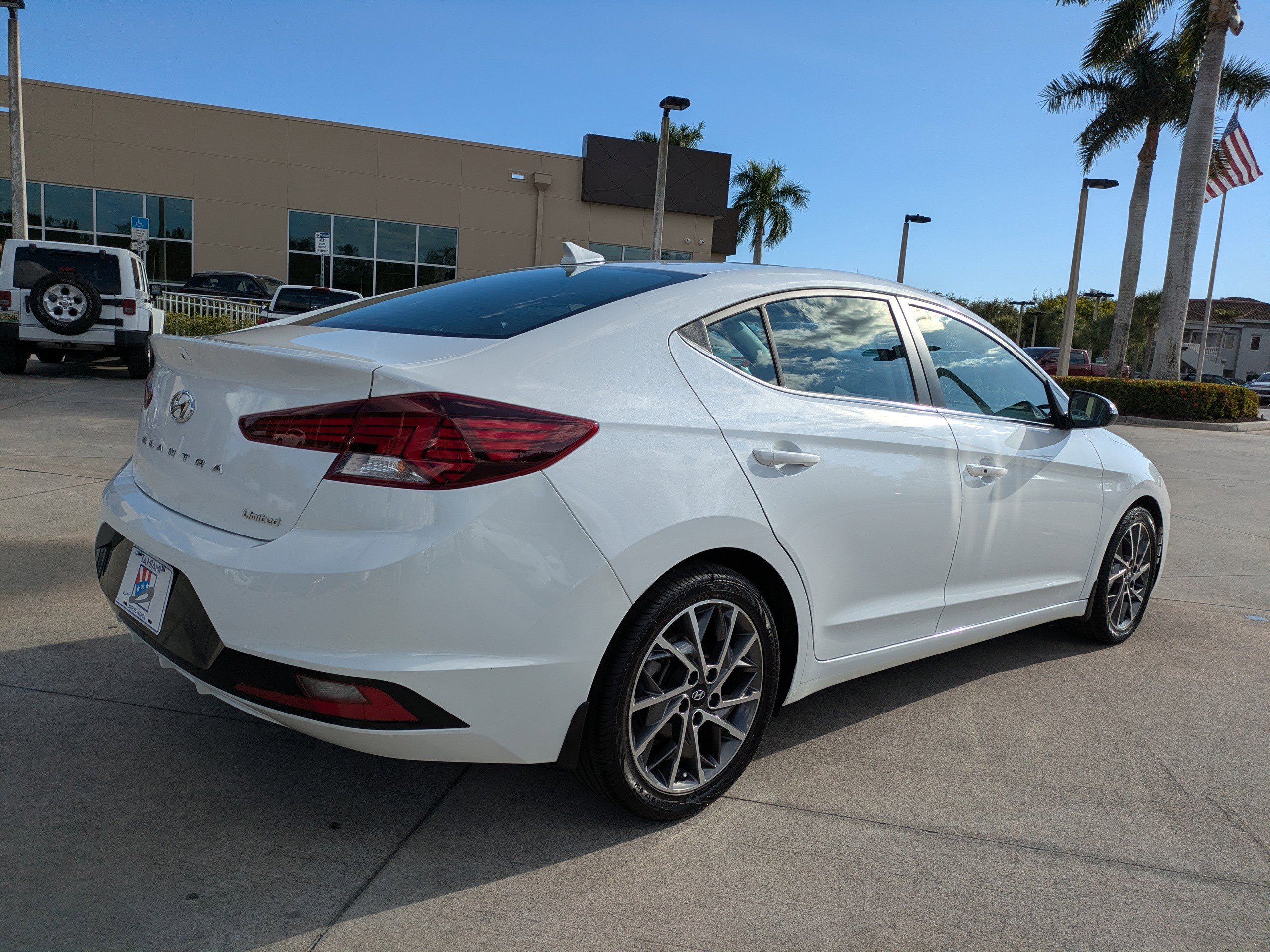 2020 Hyundai Elantra Limited photo 2