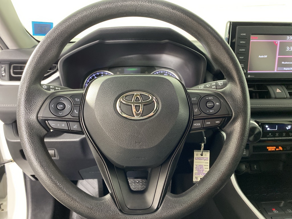 2022 Toyota RAV4 LE photo 9