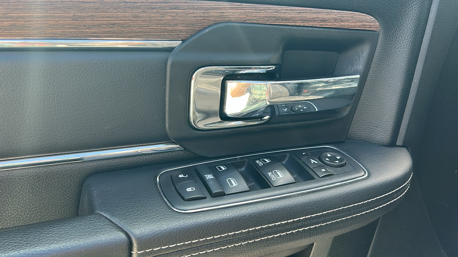 2018 Ram 2500 Laramie photo 18