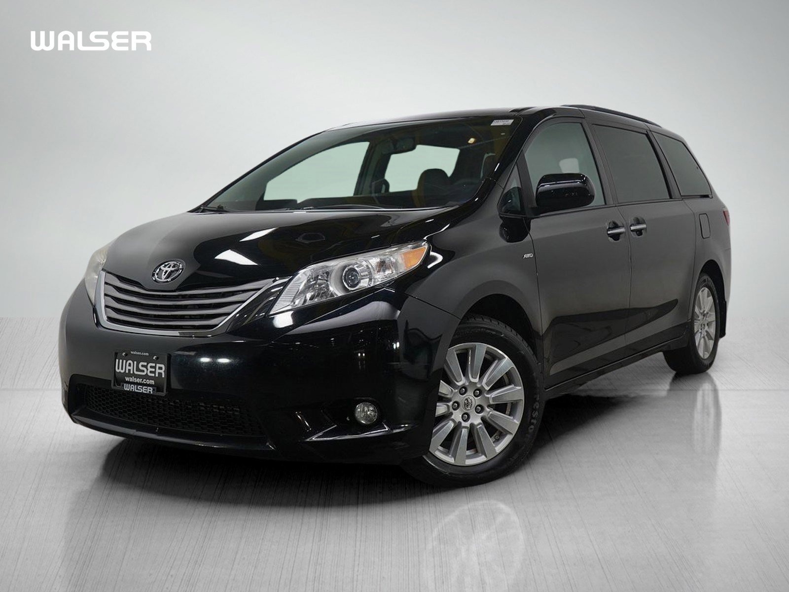 2017 Toyota Sienna XLE's photo