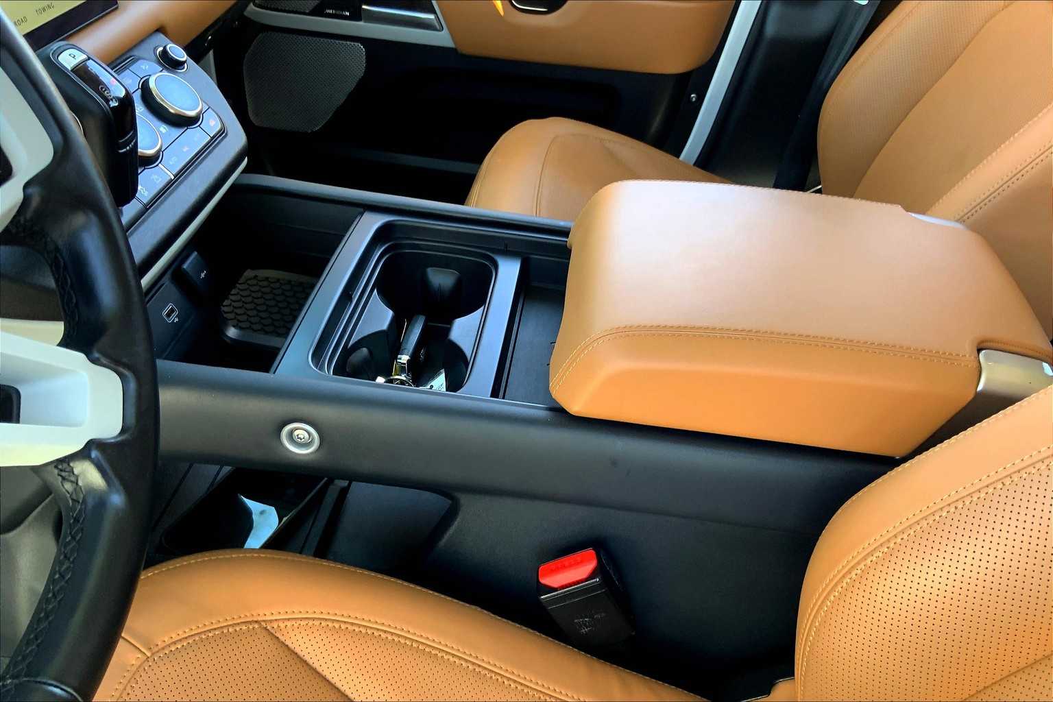 2024 Land Rover Defender S photo 13