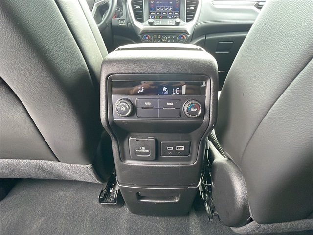 2023 Gmc Acadia SLT photo 17