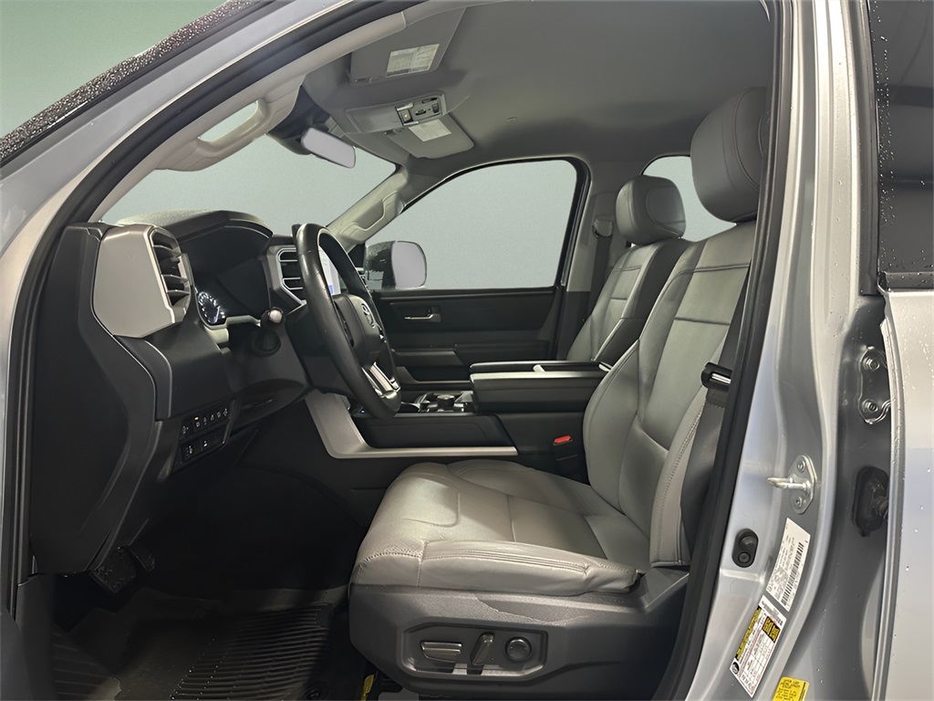 2022 Toyota Tundra SR5 photo 2