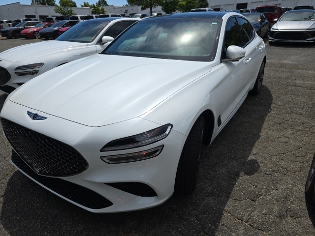 Certified Used 2025 Uyuni White Genesis 3.3T Sport Advanced image 1