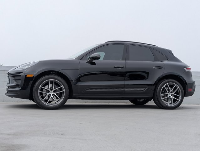 2022 Porsche Macan photo 2