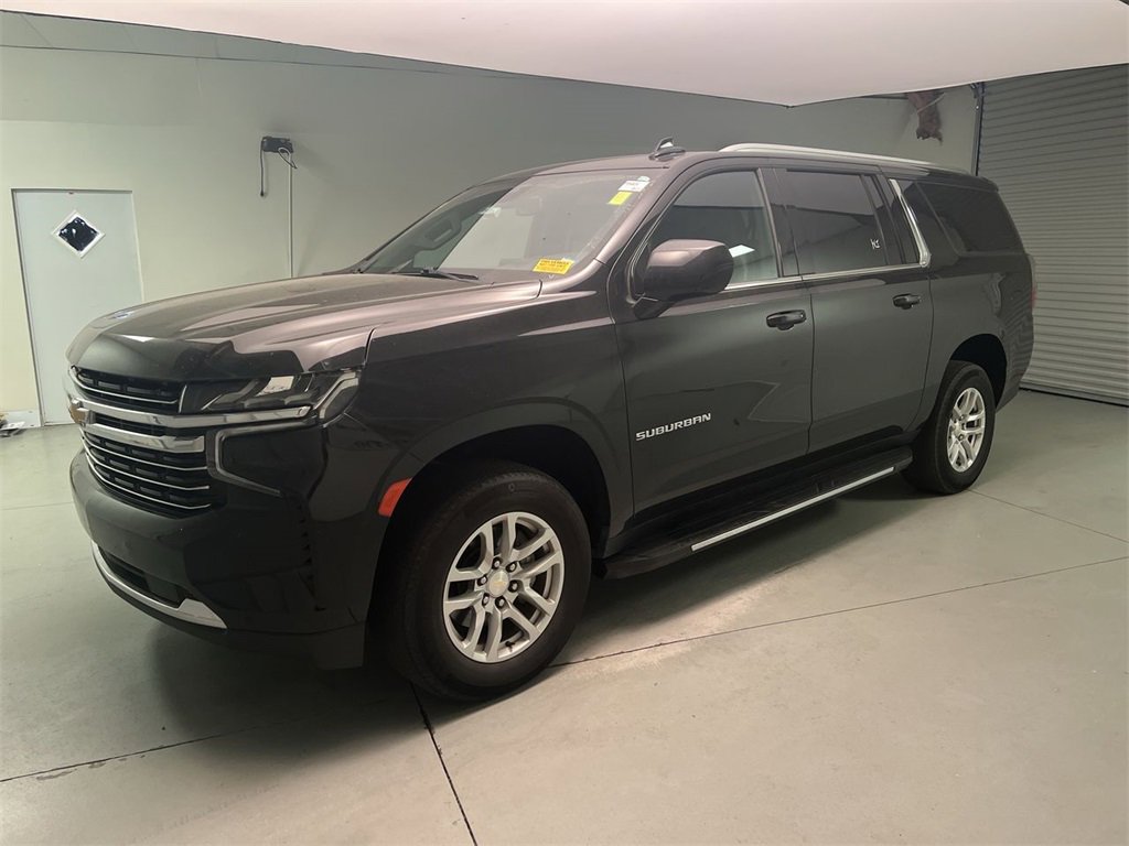 2023 Chevrolet Suburban LT photo 3
