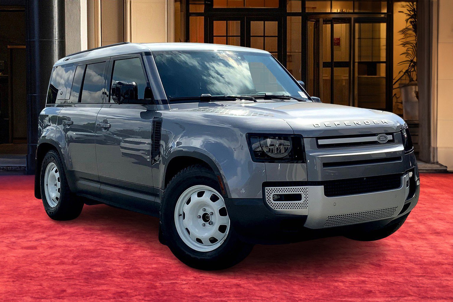 2024 Land Rover Defender S photo 2
